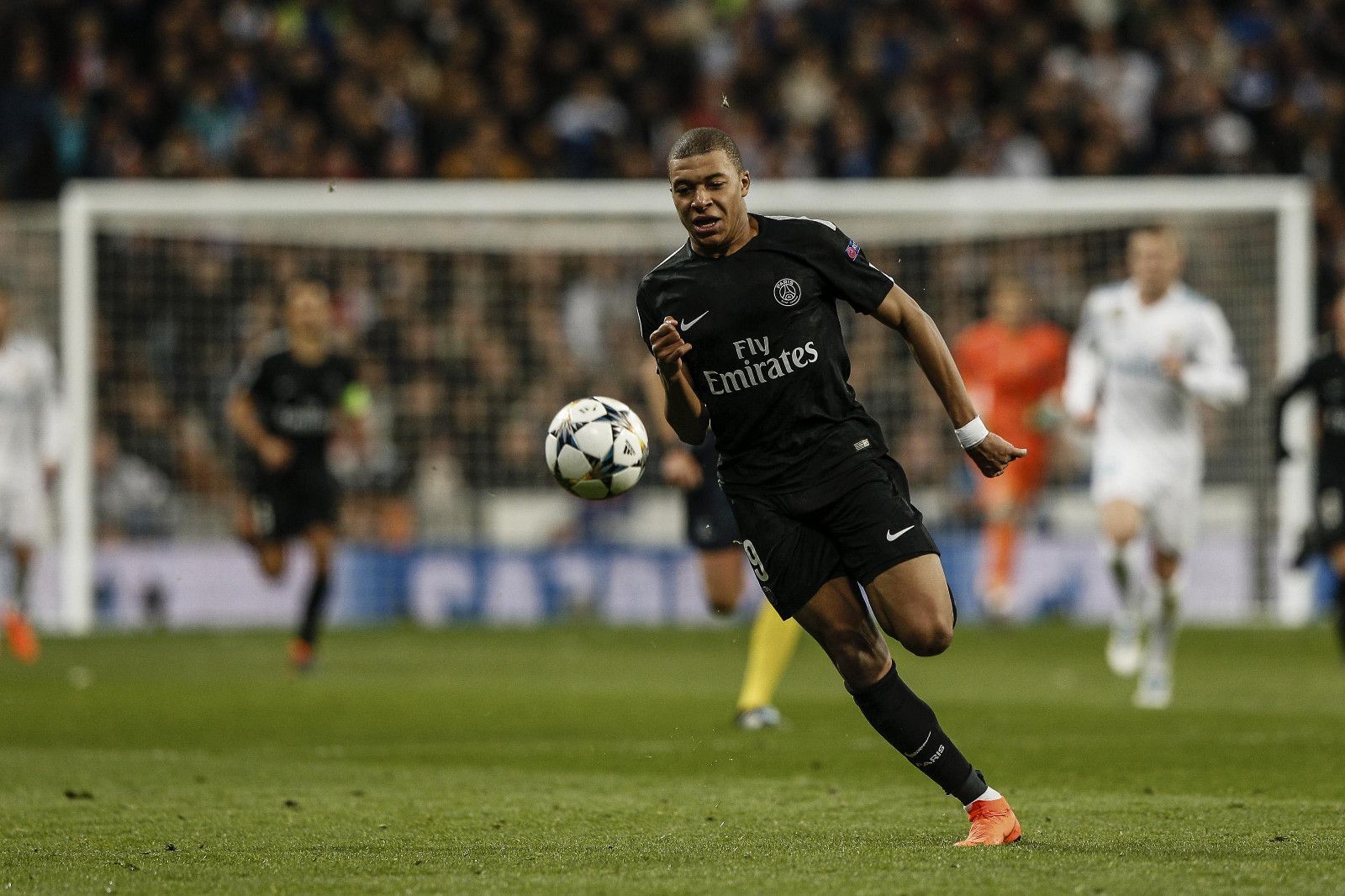 看看谁来了!穆勒回到拜仁主场，观战对阵美因茨的德甲比赛（穆勒现身拜仁主场，观战德甲对阵美因茨）