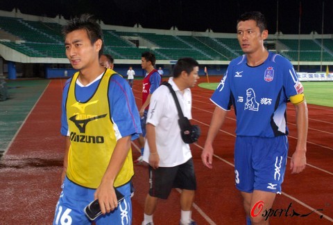 TA：多家豪门关注小将斯密特，阿尔克马尔对其估价约6000万欧