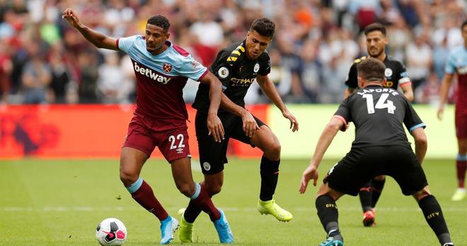 女亚冠联半场：王霜梅开二度，武汉车谷江大2-0东孟加拉女足（女亚冠半场战报：王霜双响，武汉车谷江大2-0领先东孟加拉女足）