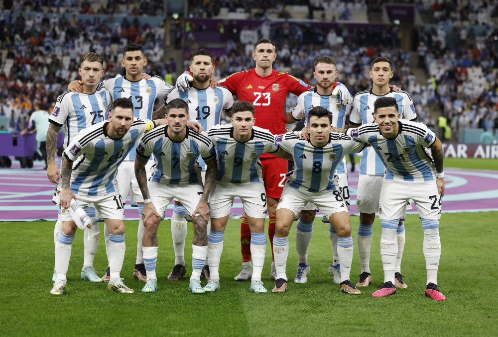 国际雪联单板和自由式U型场地世界杯，中国选手李方慧训练中