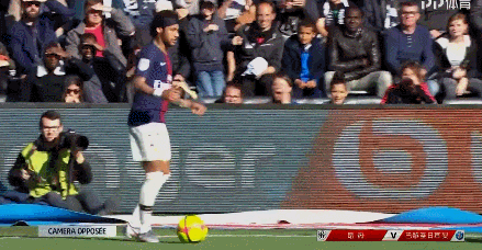 曼联2弃将左右意甲冠军，4500万前锋梅开二度，那不勒斯5连胜登顶（前曼联双将搅动意甲争冠，4500万锋霸梅开二度，那不勒斯豪取五连胜登顶）