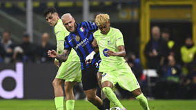 卡利亚里高空压制罗马防线屡失误，科内孤掌难鸣