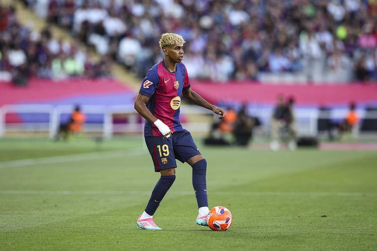 凯恩：这是英格兰史上最强阵，我们将是明年世界杯的夺冠热门（凯恩称英格兰阵容空前强大：明年世界杯我们是头号热门）