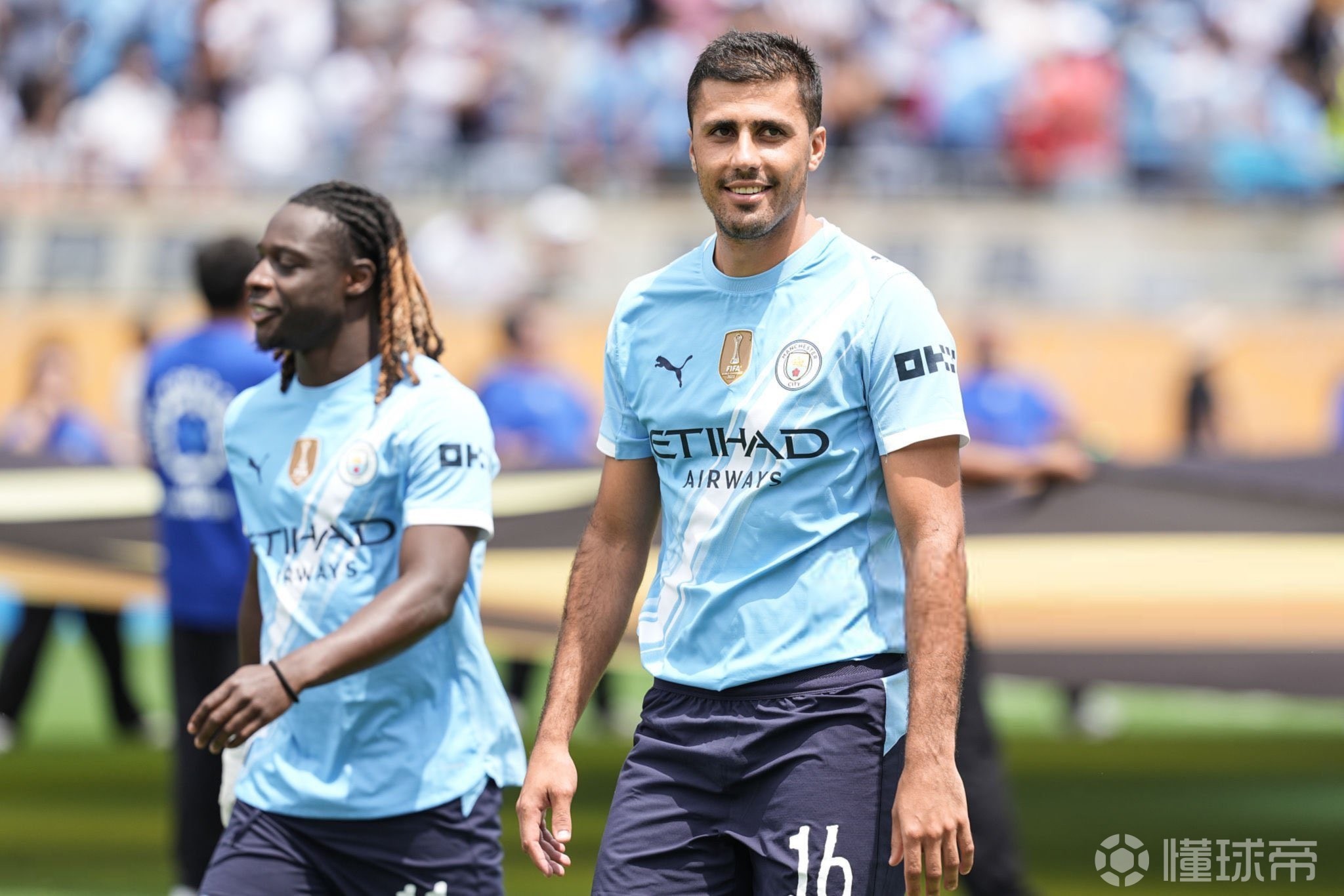 国安球员列队欢迎两位久违强援入队，中超金靴意外领衔，值得期待