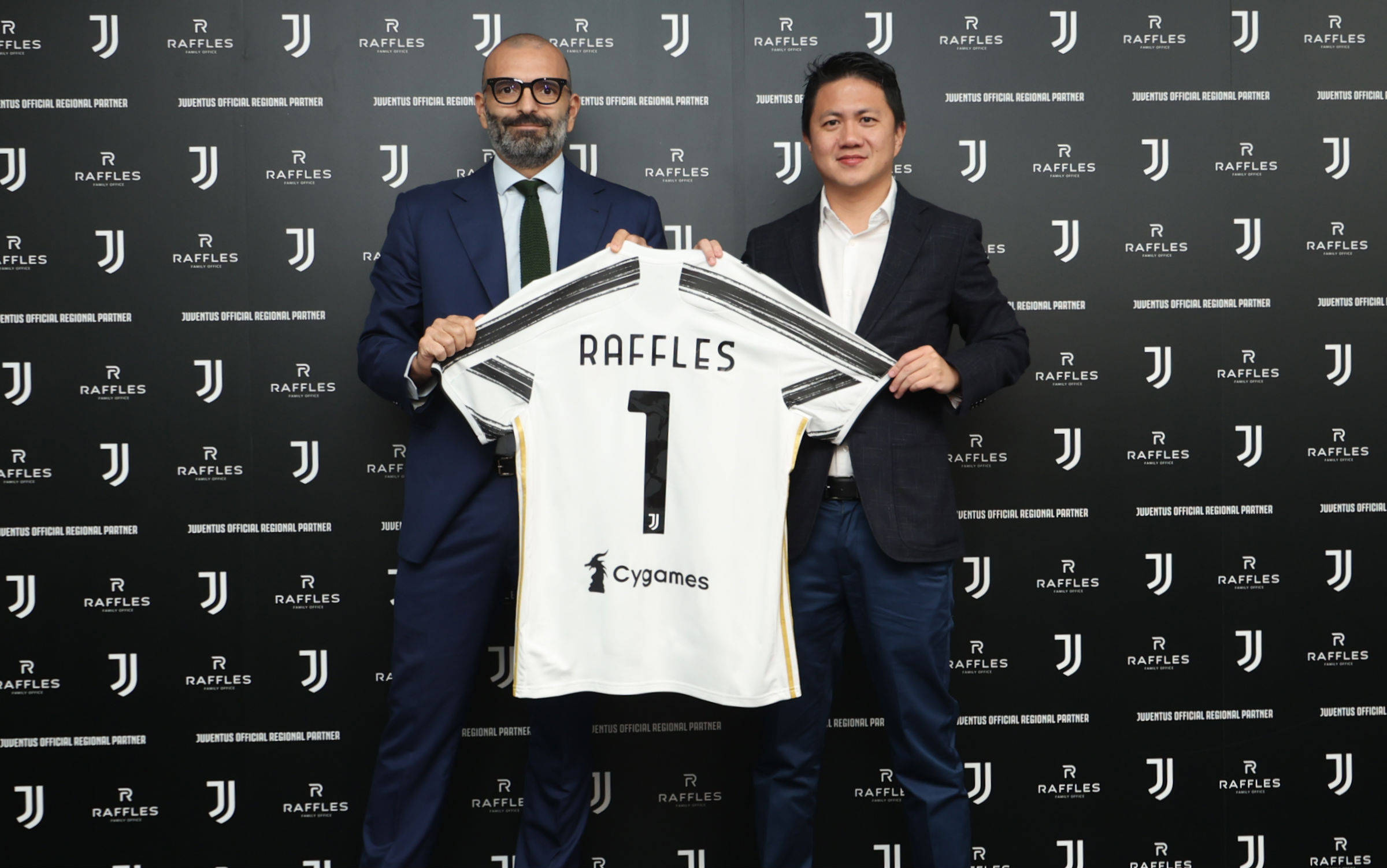 英超官方晒近两年圣诞积分榜：利物浦和阿森纳同分领跑（英超发布近两年圣诞前积分榜：利物浦与阿森纳并列榜首）