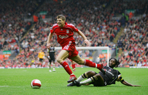 德甲战报：Y.迪奥曼德帽子戏法，RB莱比锡6-0狂胜法兰克福（德甲速递：RB莱比锡6-0横扫法兰克福，Y.迪奥曼德上演帽子戏法）