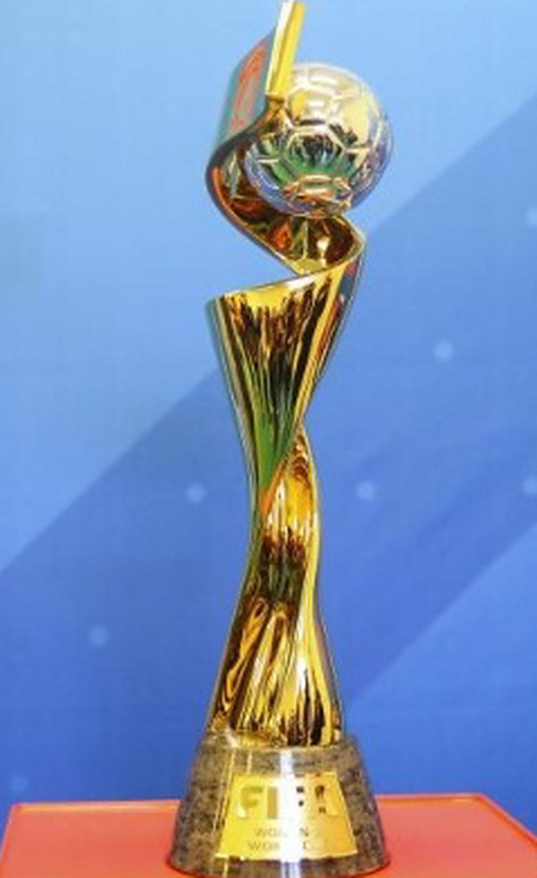 史诗级冷门！十人埃弗顿创历史，客场掀翻曼联（十人埃弗顿客场逆袭曼联，缔造历史性大冷门）