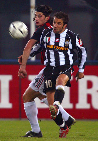 卡拉格：维拉要想夺冠，罗杰斯得拿出英超赛季最佳球员的表现（卡拉格：若维拉要冲冠，罗杰斯必须踢出英超赛季MVP级表现）