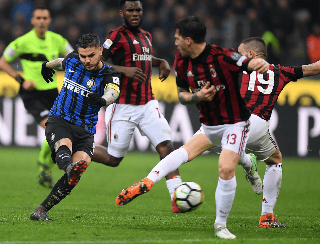 那不勒斯主席德佬拜访利雅得胜利训练基地，获赠一件C罗球衣（那不勒斯主席德劳伦蒂斯做客利雅得胜利训练基地，获赠C罗球衣）