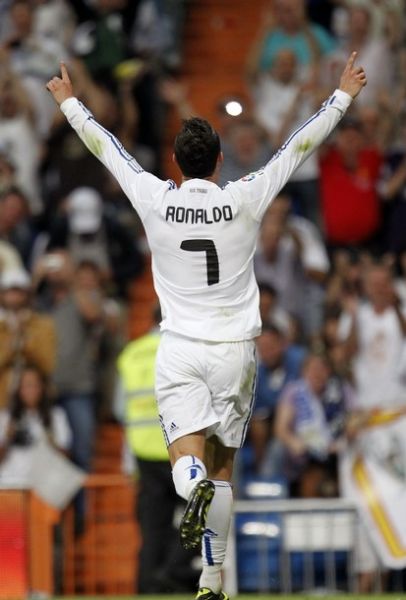 法布雷加斯：皇马球员都认为自己该上场，处理更衣室问题是最难的（法布雷加斯：皇马人人都觉得应出场，处理更衣室事务最棘手）