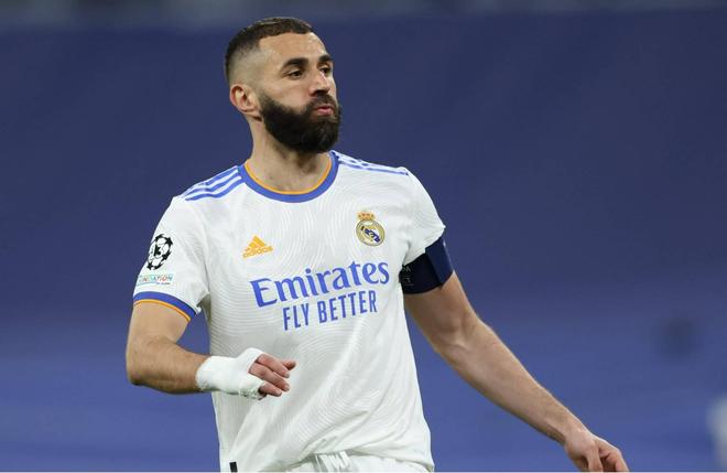 国内媒体：胖东来新店售卖梅西签名球衣，乔丹球衣售价13.8万（媒体称胖东来新店上架梅西签名球衣，乔丹球衣标价13.8万元）