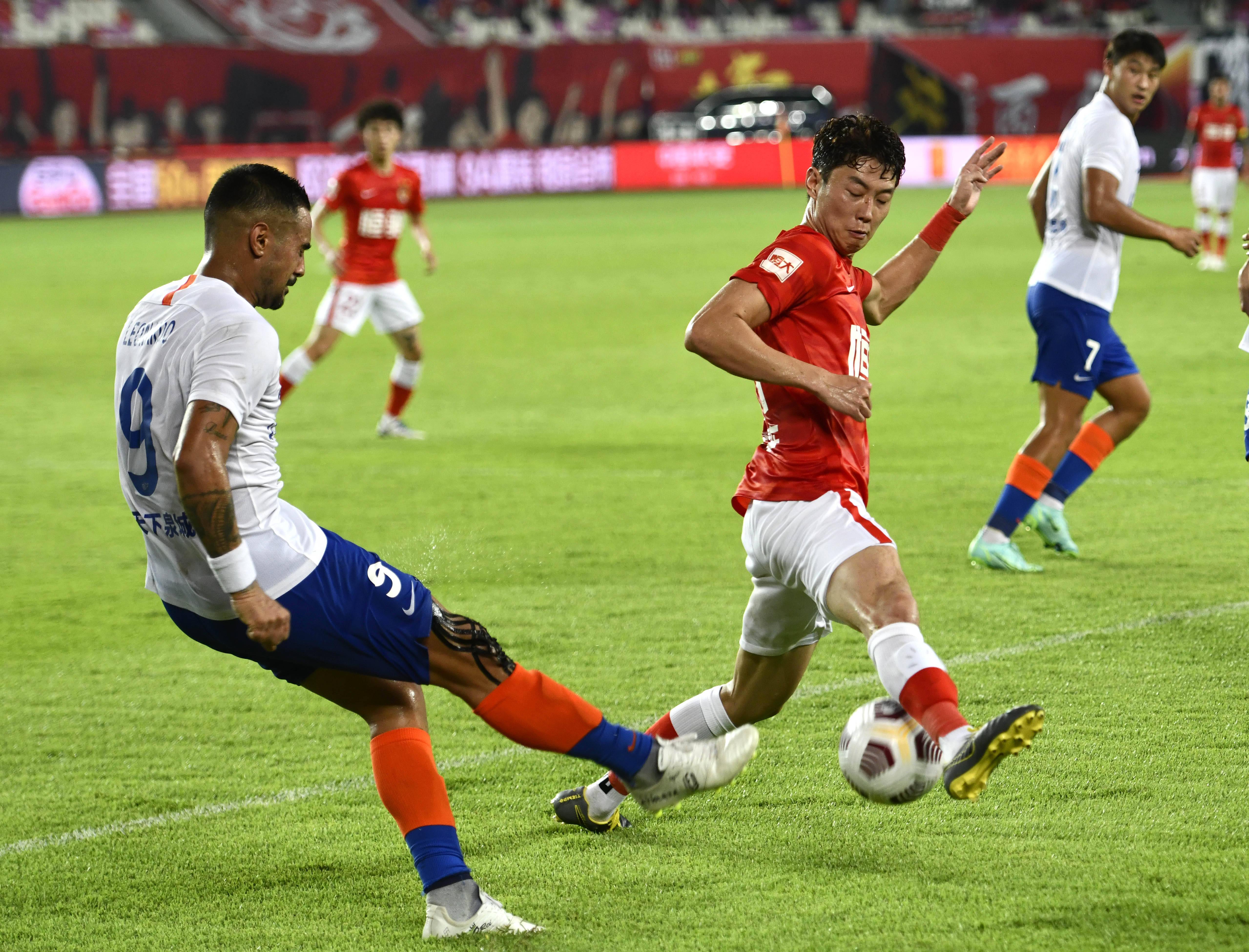 跟队：尤文关注柏林联合中卫迪奥戈-莱特，球员合同6月到期（队记：尤文有意柏林联合中卫迪奥戈-莱特，合同今夏6月到期）